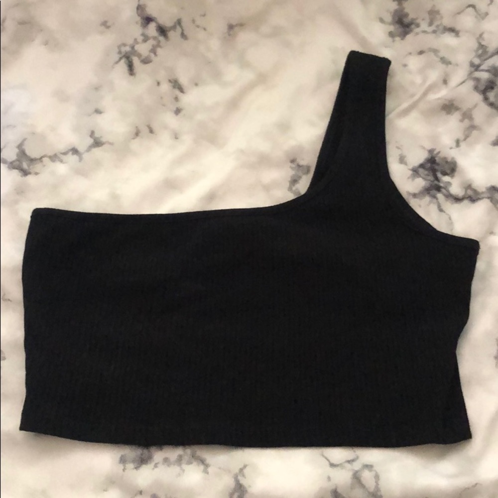 Black one shoulder croptop